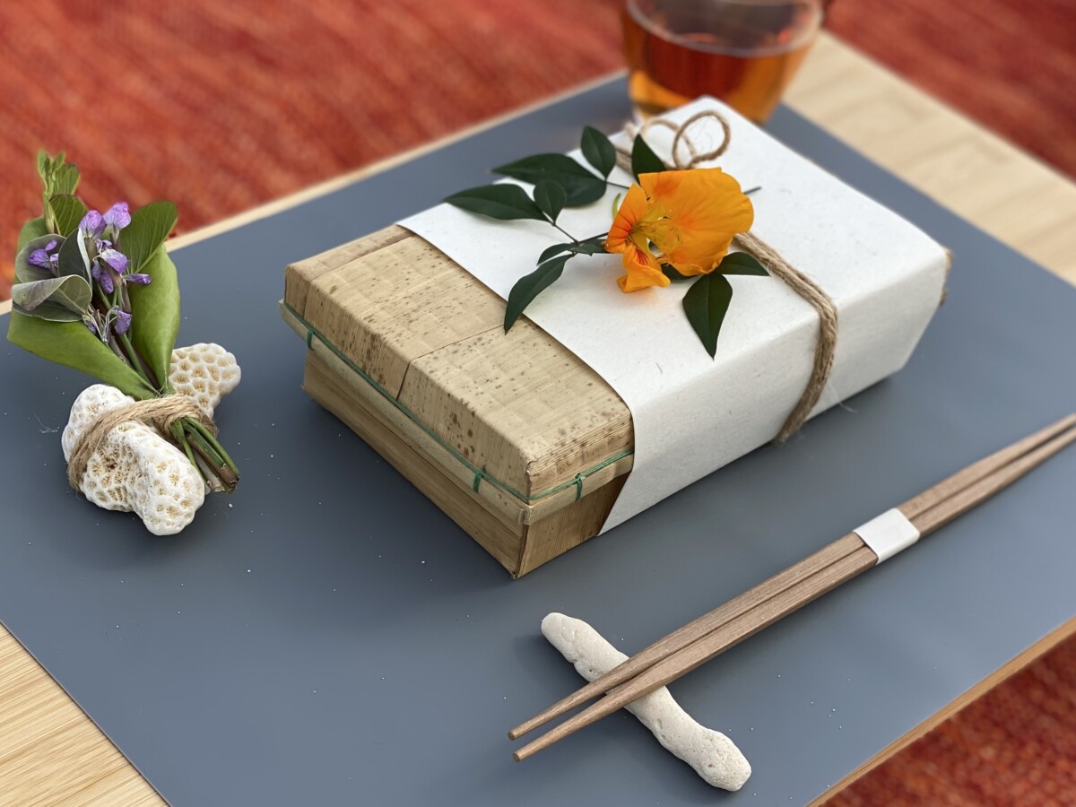 海辺で食べるお弁当