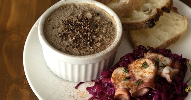 レバーペーストとタコのマリネ